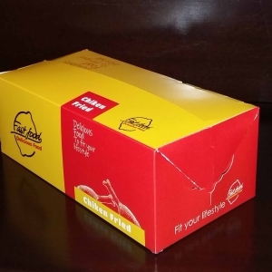 جعبه سوخاری با طرح عمومی و تم قرمز و زرد بسیار زیبا و شیک از نمای جلو ،تولید دارچین پک