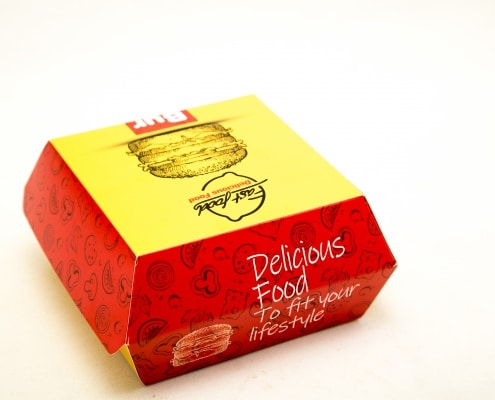 جعبه همبرگر با طرح عمومی و تم قرمز و زرد از نمای عقب ،تولید دارچین پک
