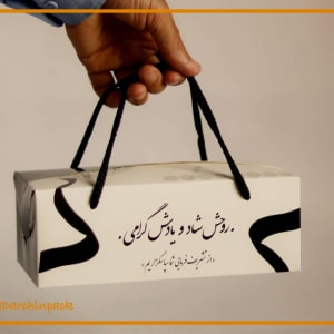 پک خالی جهت پذیرایی در مراسم ترحیم در حالت حمل با دسته نخی