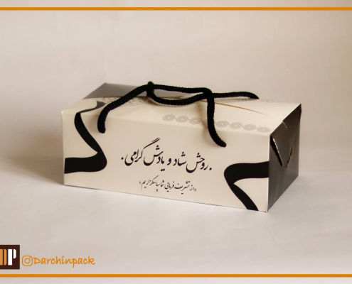 نمای نزدیک جعبه خالی پک ترحیم با طرح روحش شاد که از زیبایی و کیفیت یالایی برخوردار است